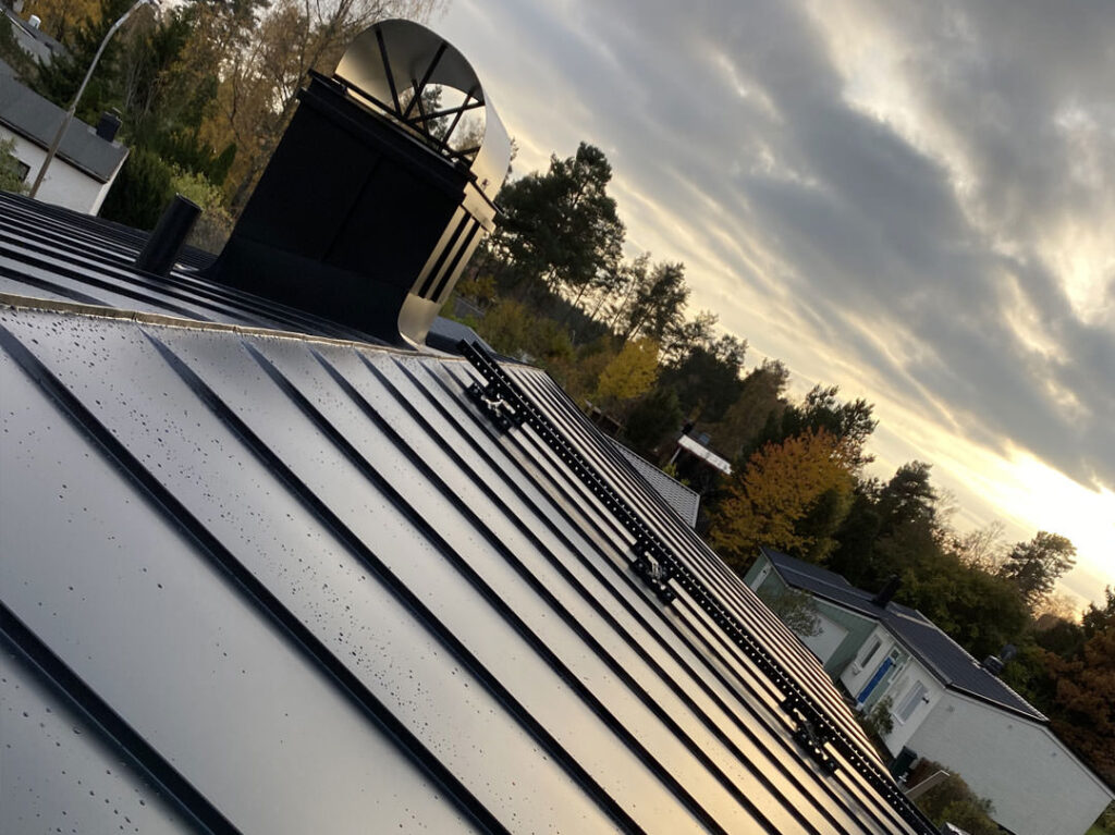 Reparation av garagetak. Utö Stockholms Skärgård