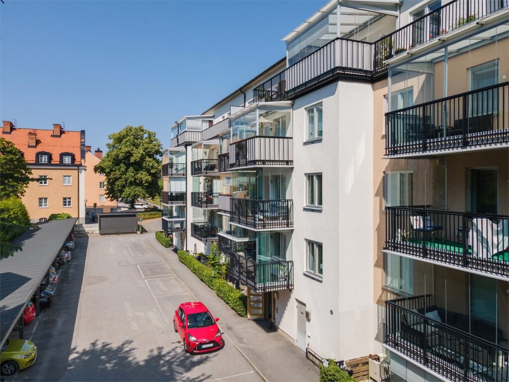 Takbyte Plåttak Fastighetshus. Nacka Ektorp